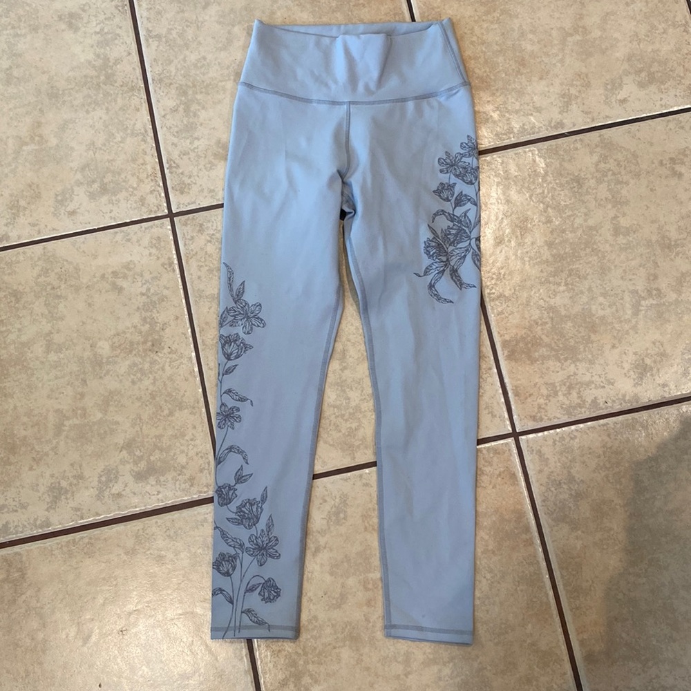 Fabletics embroidered light grey leggings small